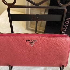 Prada Zippy